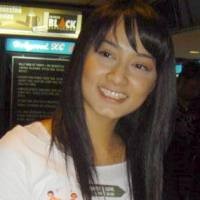 Artis Pendatang Baru Risih Pamer Punggung